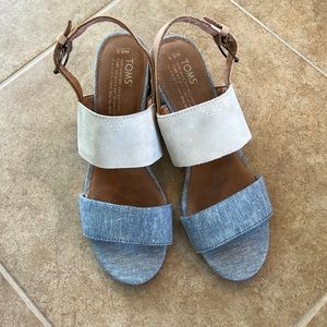 Ladies Tom’s sandals
